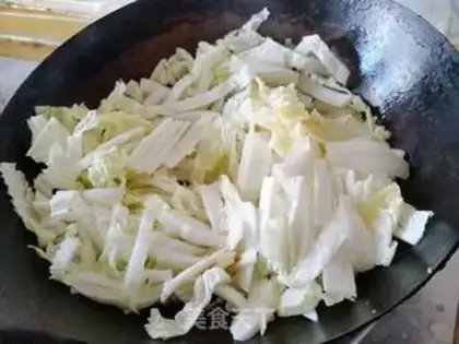 Make Pork-cooked sauerkraut step 4