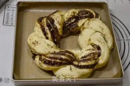 Make Christmas chocolate ring bread step 7