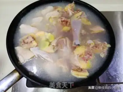Make Red-tree chicken soup step 1