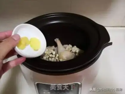 Make Red-tree chicken soup step 4