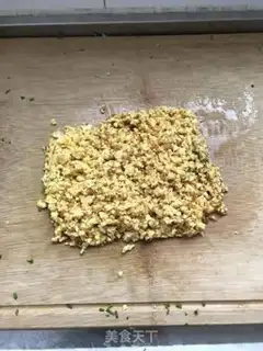 Make Eggs and shrimp pie step 3