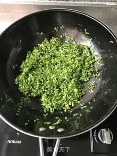 Make Eggs and shrimp pie step 4