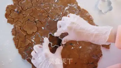 Make The gingercake man step 4