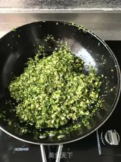 Make Eggs and shrimp pie step 5