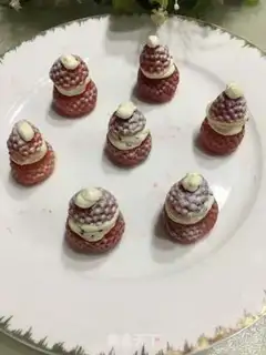 Make Strawberry cream snowman step 7