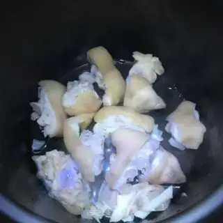 Make Pork hoof soup step 3