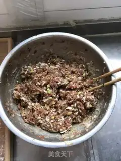 Make A lamb onion pie step 4
