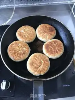 Make A lamb onion pie step 8