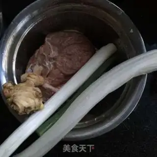 Make Onion meat dumplings step 1