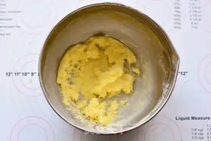 Make Christmas frosting cookies step 2