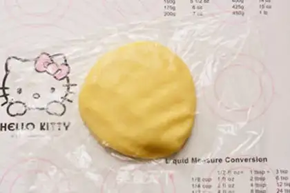 Make Christmas frosting cookies step 4