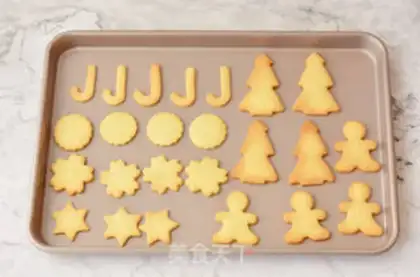 Make Christmas frosting cookies step 7