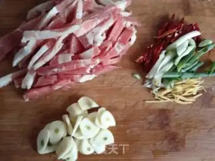 Make The lamb mushrooms and the chili step 0
