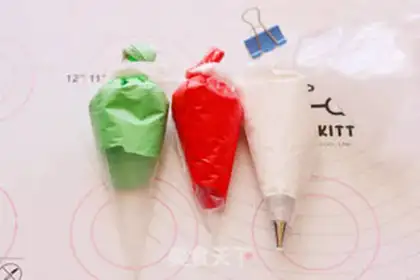 Make Christmas frosting cookies step 9