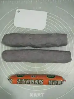 Make Black rice sausage roll step 2