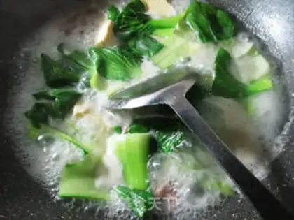 Make ♪ ♪ The chrysanthemum tofu soup ♪ step 3