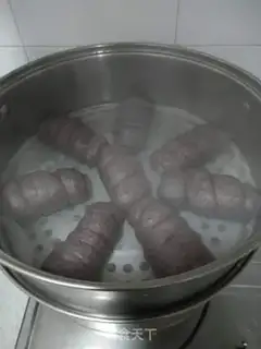 Make Black rice sausage roll step 6