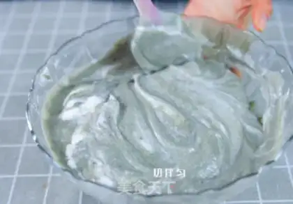 Make Christmas tree cake step 6