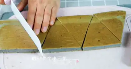 Make Christmas tree cake step 8