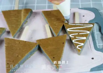 Make Christmas tree cake step 9
