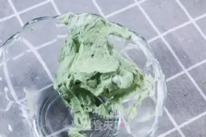 Make Christmas tree cake step 10