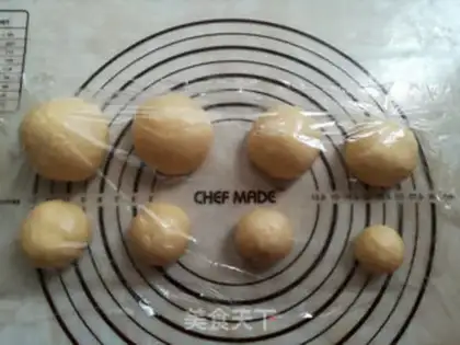 Make Christmas bread step 4