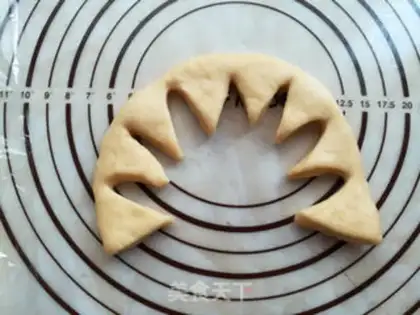 Make Christmas bread step 6