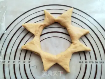 Make Christmas bread step 7