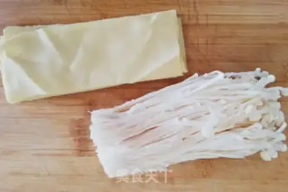 Make Spicy bean-skin gold mushroom rolls step 0