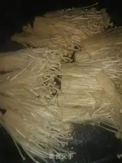 Make Spicy golden needle mushrooms step 4