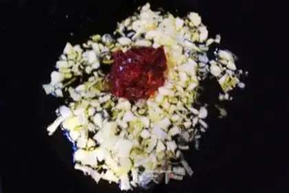Make Spicy bean-skin gold mushroom rolls step 4