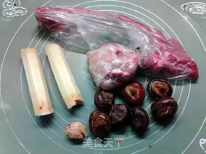 Make Horse hooves, cane, lamb chop soup step 0