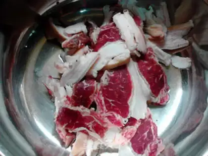 Make Horse hooves, cane, lamb chop soup step 1