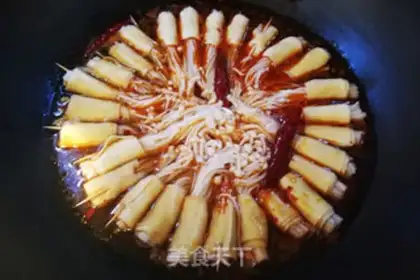 Make Spicy bean-skin gold mushroom rolls step 9