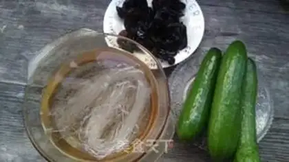 Make A cucumber-muck fan step 0