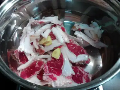 Make Horse hooves, cane, lamb chop soup step 2