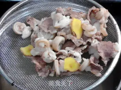 Make Horse hooves, cane, lamb chop soup step 4