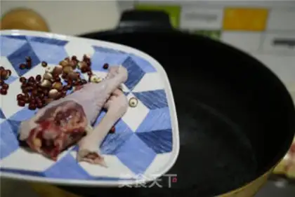 Make ♪ ♪ And the red bean chicken leg soup ♪ step 1