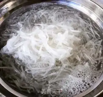 Make The white radish with pepper step 2