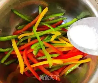 Make The white radish with pepper step 5