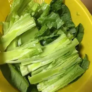Make Garlic fried leaves step 2