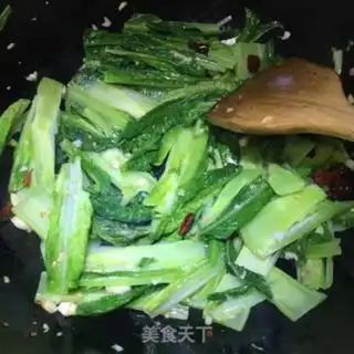 Make Garlic fried leaves step 5