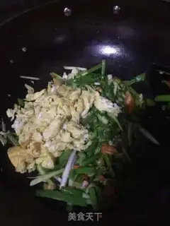Make Garlic fried eggs step 5