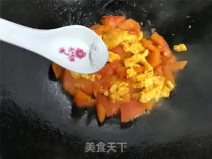Make Tomato fried eggs step 8