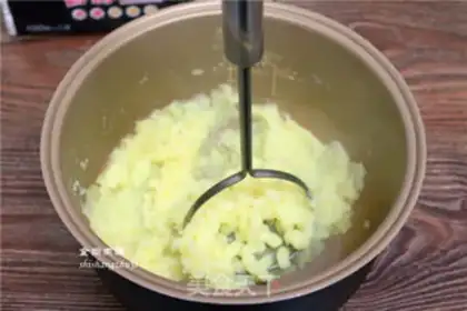 Make Pixie-tail shrimp ball step 4