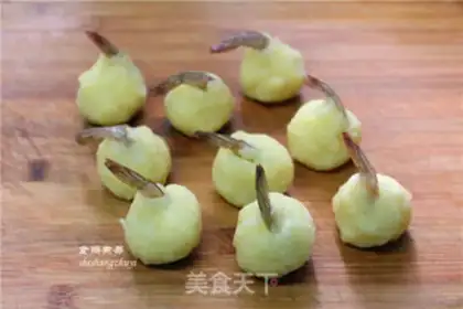 Make Pixie-tail shrimp ball step 6