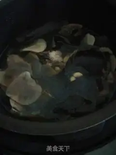 Make Dragonbone soybeans soup step 3