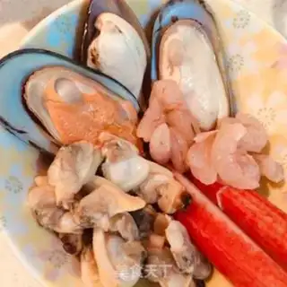 Make White cream, seafood step 0