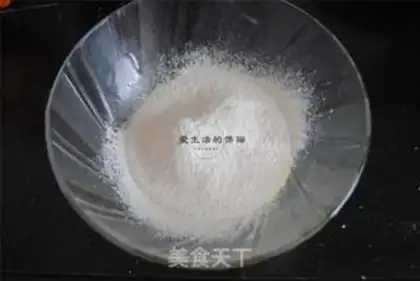 Make Christmas cream cake step 3