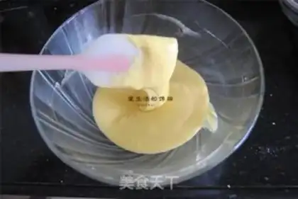 Make Christmas cream cake step 4
